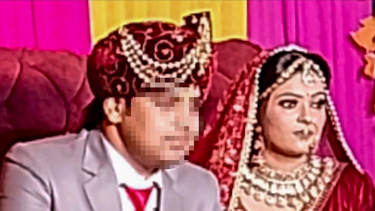 <div class="paragraphs"><p>Pregnant Delhi SWAT Commando Dies After Husband Assaults Her With a Dumbbell</p></div>