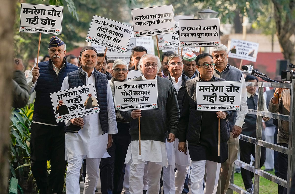 <div class="paragraphs"><p>Congress leaders Jairam Ramesh, Ajay Maken, Pawan Khera and others take part in a protest rally under MGNREGA Bachao Sangram.</p></div>