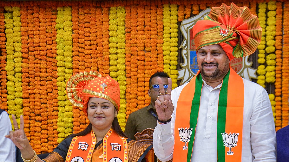 <div class="paragraphs"><p>Shiv Sena (Shinde faction) leader Sharmila Pimpolkar, left, and BJP leader Krishna Patil, pose for pictures after being elected Mayor and Deputy Mayor, respectively, of the Thane Municipal Corporation, in Thane, Mumbai, Tuesday, Feb. 3, 2026.</p></div>