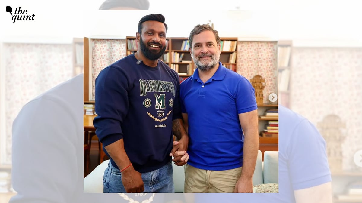 <div class="paragraphs"><p>Rahul Gandhi Meets Deepak Kumar, Promises to Membership at His Gym</p></div>