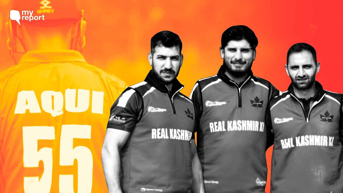 <div class="paragraphs"><p>Jehangir Lone (extreme left) and Auqib Nabi (extreme right).</p></div>