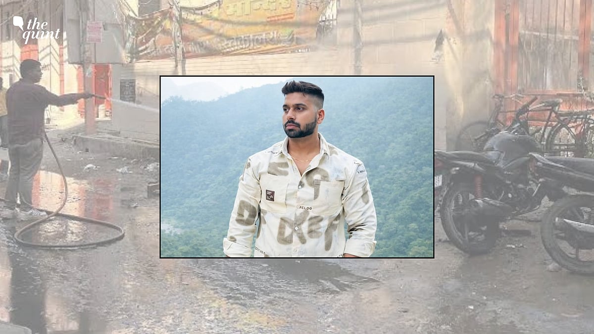 <div class="paragraphs"><p>Vehicles Burnt, Roads Blocked In Uttam Nagar After Man Killed in Holi Clash</p></div>