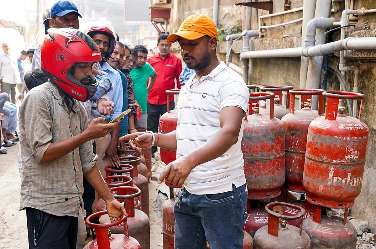 <div class="paragraphs"><p>Two Oil Tankers Arrive In India Amid Hormuz Conflict</p></div>