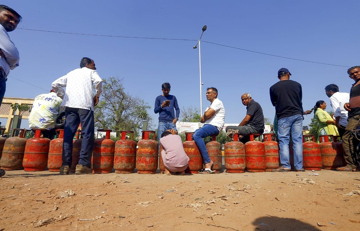 <div class="paragraphs"><p>Panic LPG Bookings Disrupt Supply Chains, Spur Black Market</p></div>