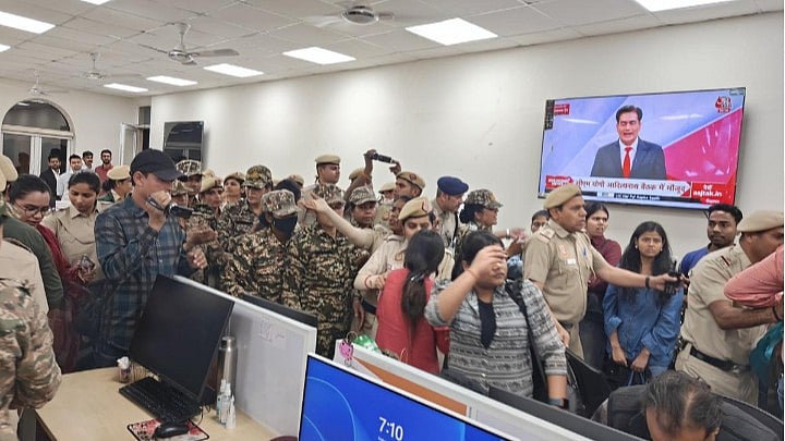 <div class="paragraphs"><p>Delhi Police Seals UNI Office After Court Upholds Land Allotment Cancellation</p></div>