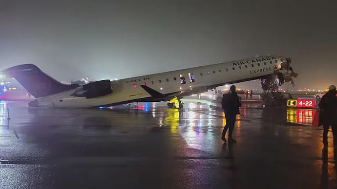 <div class="paragraphs"><p>Flights Halted After Air Canada Plane Crashes Into Truck at LaGuardia Airport</p></div>