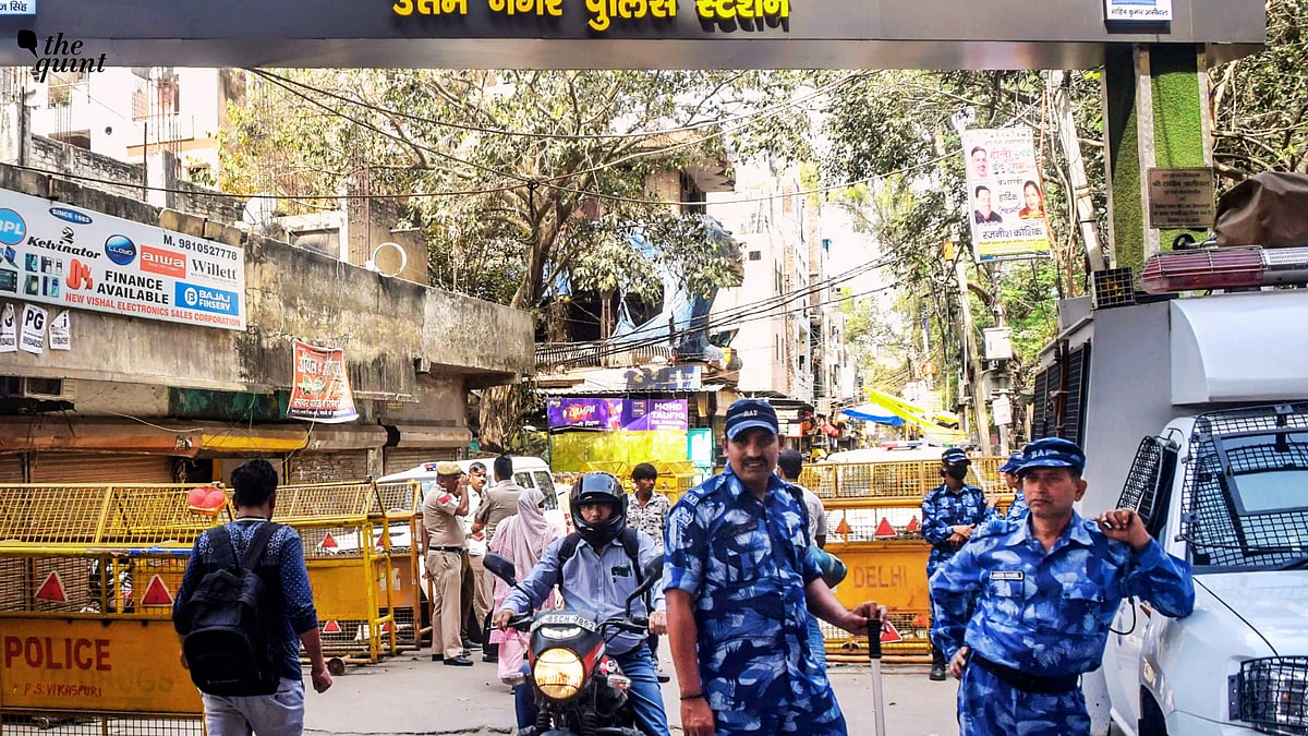 <div class="paragraphs"><p>'Uttam Nagar Still On High Alert, Over 100 Detained Since Eid': Delhi Police</p></div>