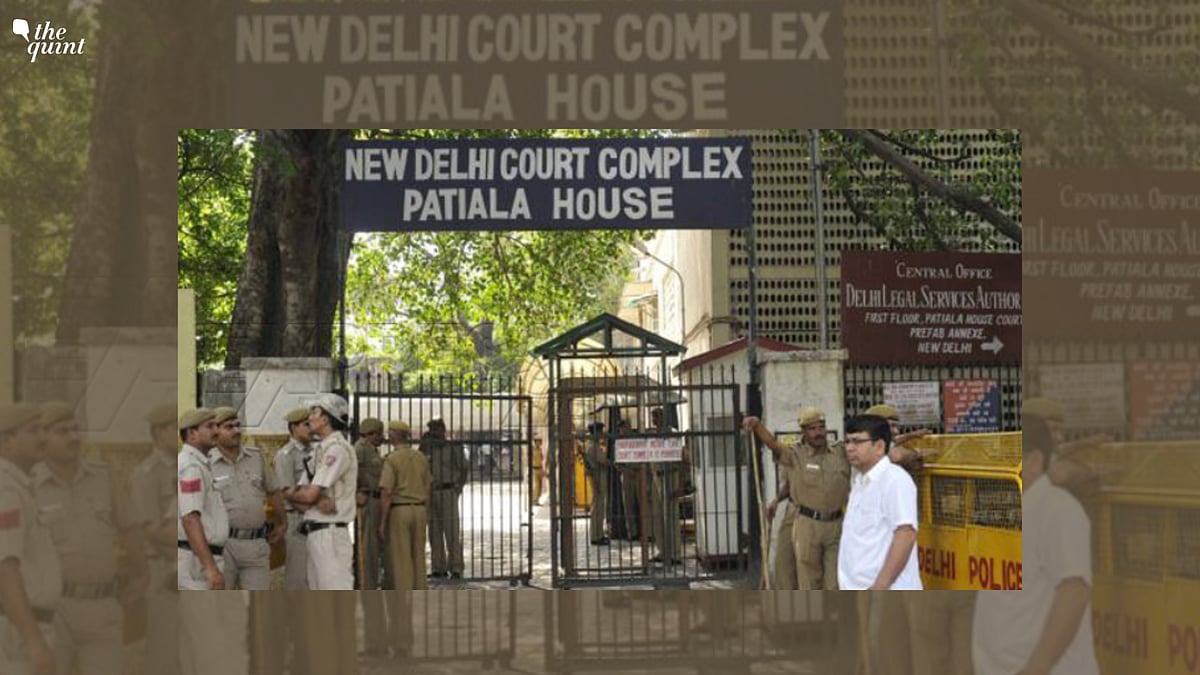 <div class="paragraphs"><p>Delhi Court Grants Bail In AI-Morphed Image Case Showing 'PM Modi Bowing to SRK'</p></div>