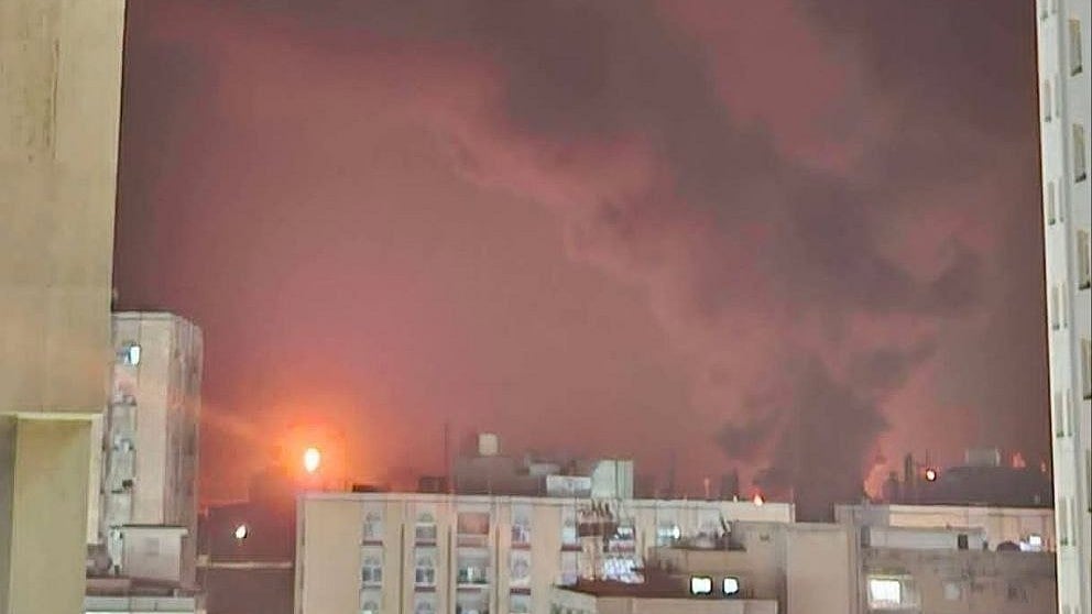 <div class="paragraphs"><p>Iranian Drones Strike Kuwait Oil Sector Complex Amid Trump's 48-Hour Ultimatum</p></div>