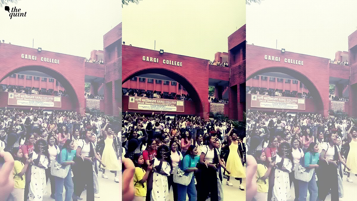 <div class="paragraphs"><p>Gargi students protesting on their college campus</p></div>