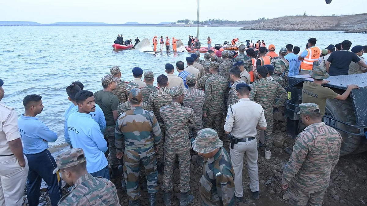 <div class="paragraphs"><p>Sudden Storm Causes Boat To Capsize in MP's Jabalpur, At Least 9 Killed</p></div>