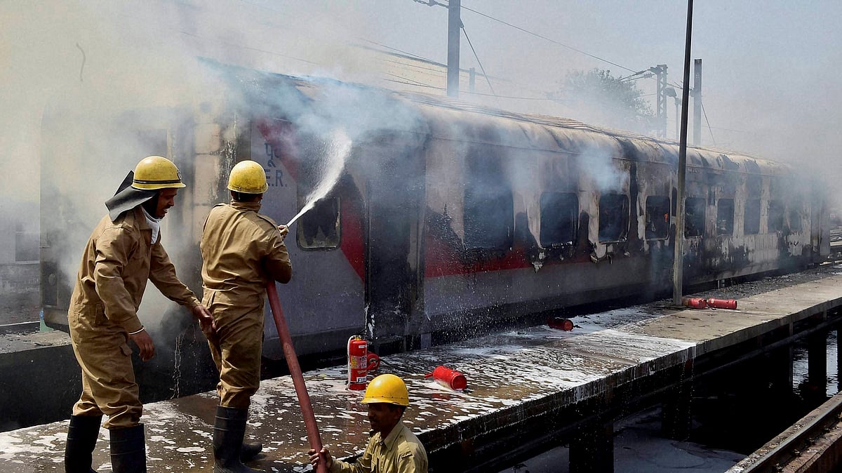 Video: Fire on Two Rajdhani Trains at New Delhi Railway Station