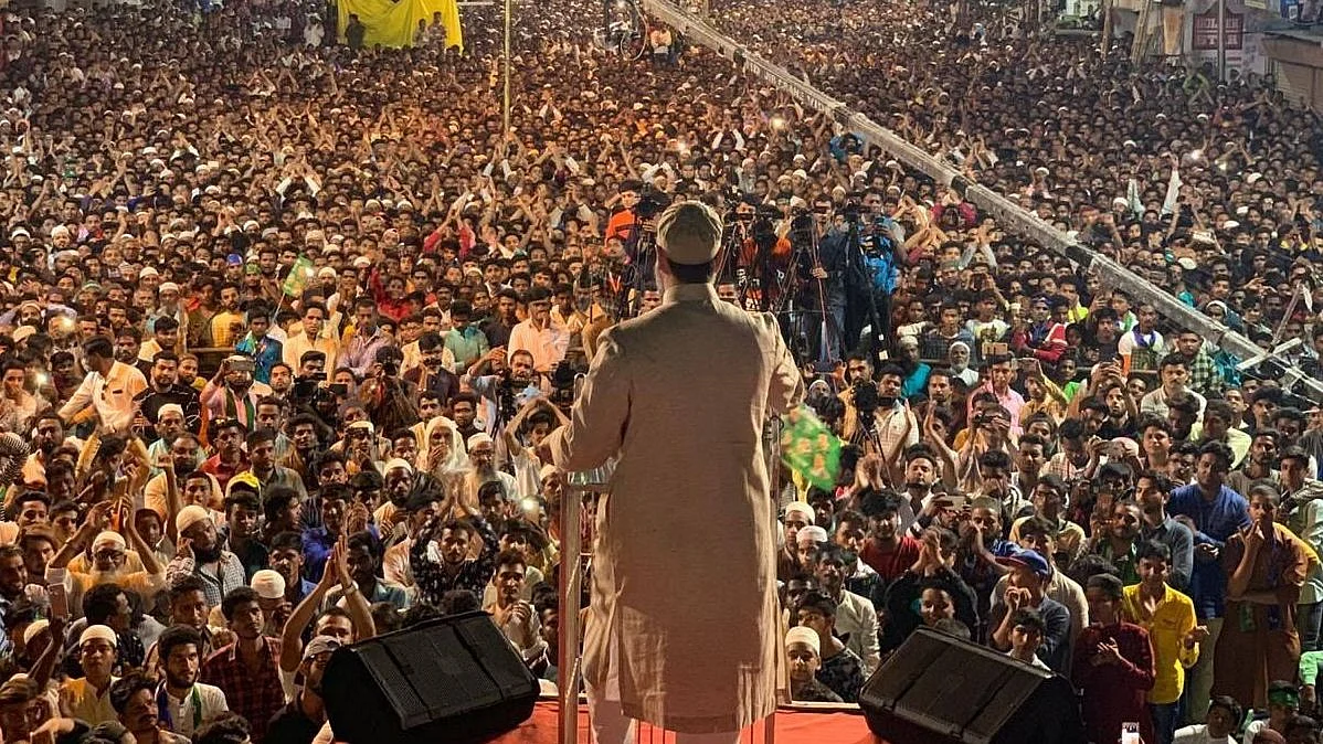 Owaisi Rally Hungama: Akola में AIMIM जनसभा में Police Lathi Charge 2 Image