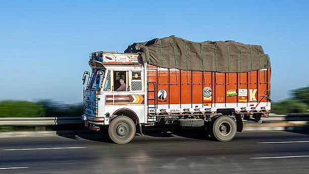 Truck Driver Kills 4 in Delhi Sleeping on the Road Divider, Arrested ...