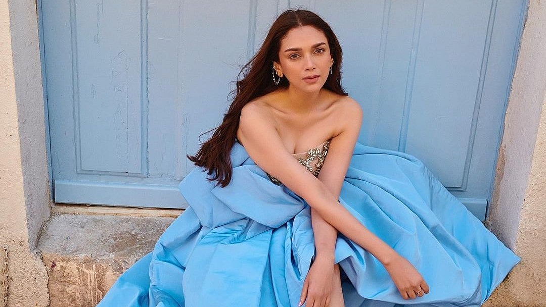 Photos Cannes 2023: Aditi Rao Hydari Steps Straight Out of a Fairytale in  Her Blue Gown