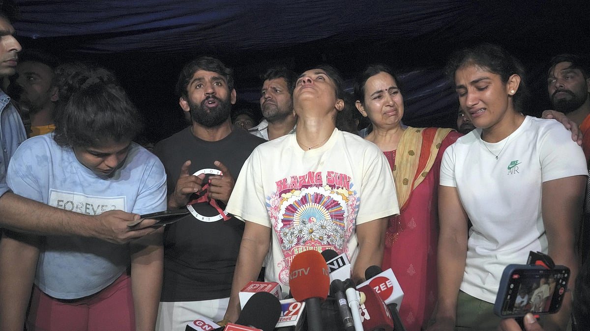 Scuffle Breaks Out Between Police & Wrestlers at Jantar Mantar, 2 Injured
