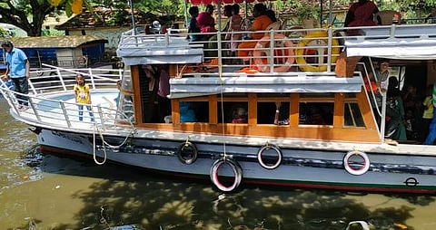വി​നോ​ദ സ​ഞ്ചാ​ര കേ​ന്ദ്ര​ങ്ങ​ളി​ലെ ബോ​ട്ടു​ക​ളി​ൽ മി​ന്ന​ൽ പ​രി​ശോ​ധ​ന

