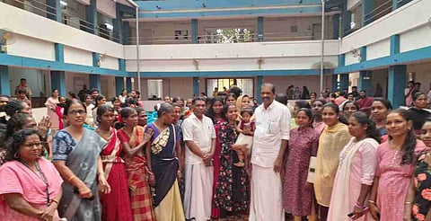 Minister OR Kelu  