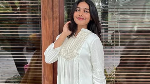 കോഴിക്കോട്: മടപ്പള്ളി ഗവ. കോളജ് രണ്ടാം വർഷ ബിരുദ വിദ്യാർത്ഥിനിയെ തൂങ്ങിമരിച്ച നിലയിൽ കണ്ടെത്തി. 