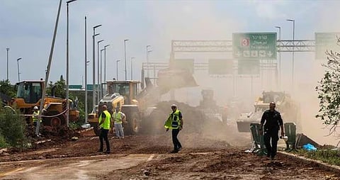 ഇ​സ്ര​യേ​ൽ വി​മാ​ന​ത്താ​വ​ള​ത്തി​ൽ മി​സൈ​ൽ ആ​ക്ര​മ​ണം; ആ​റോ​ളം പേ​ര്‍​ക്ക് പ​രി​ക്ക് | Missile attack