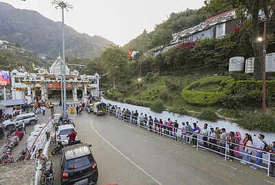 Pilgrimage to Vaishno Devi shrine suspended for 16th day in row