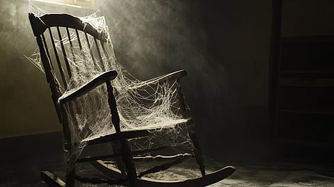 വിശദീകരണമില്ലാത്ത ചലനങ്ങളും ശബ്‌ദങ്ങളും: ഇരുണ്ട ചരിത്രത്തിൽ നിക്ഷിപ്തമായ കൺജുറിംഗ് ചെയർ ! | The Conjuring chair 