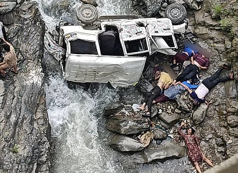 പിത്തോറഗഡ് ജീപ്പ് അപകടം: മരണപ്പെട്ടവരുടെ കുടുംബങ്ങൾക്ക് 2 ലക്ഷം രൂപ സഹായധനം പ്രഖ്യാപിച്ച് പ്രധാനമന്ത്രി നരേന്ദ്ര മോദി | Pithoragarh jeep accident

