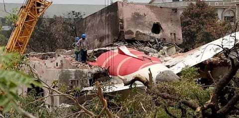 Air India : അഹമ്മദാബാദ് എയർ ഇന്ത്യ അപകടം: അന്വേഷണ വിശദാംശങ്ങൾ പുറത്തു വന്നിട്ടില്ലെങ്കിലും ബോയിംഗിനെ സംരക്ഷിച്ചും പൈലറ്റുമാരെ കുറ്റപ്പെടുത്തിയും US മാധ്യമങ്ങൾ