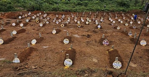 Wayanad landslide : വയനാടിൻ്റെ പ്രിയപ്പെട്ട ദേശത്തെ മണ്ണെടുത്തിട്ട് ഇന്നേക്ക് ഒരു വർഷം : സർവ്വമത പ്രാർത്ഥനയും പുഷ്പ്പാർച്ചനയും നടന്നു, അനുസ്മരണ യോഗത്തിൽ മന്ത്രിമാരടക്കം പങ്കെടുത്തു 