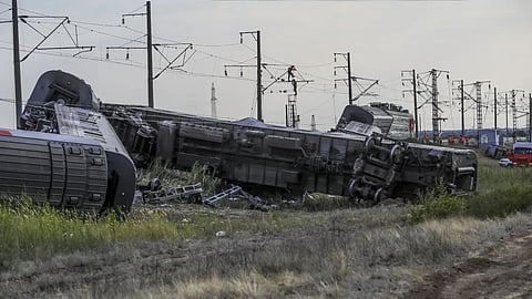 Train derails 