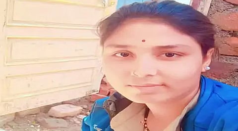 ഇൻഡോറിൽ വാഹനാപകടത്തിൽ 9  മാസം ഗർഭിണിയായ സ്ത്രീയ്ക്ക് ദാരുണാന്ത്യം | pregnant woman 