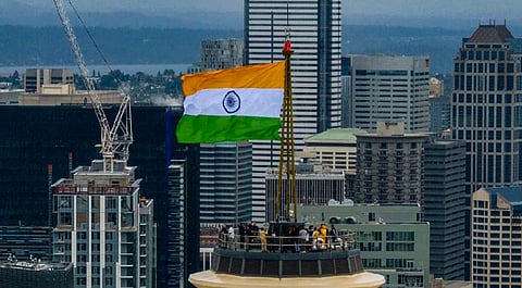 സിയാറ്റിലിൻ്റെ പ്രശസ്‌തമായ സ്‌പേസ് നീഡിലിന് മുകളിൽ ഇന്ത്യൻ ത്രിവർണ്ണ പതാക ഉയർത്തി : ചരിത്രത്തിൽ ആദ്യം ! | Space Needle