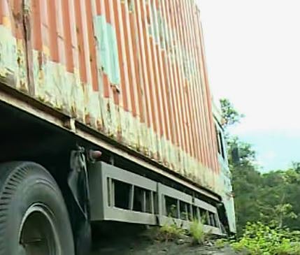 Accident : താമരശ്ശേരി ചുരത്തിൽ ലോറിക്ക് നിയന്ത്രണം നഷ്‌ടമായ സംഭവം : വാഹനം കൊക്കയിലേക്ക് വീഴാറായ നിലയിൽ 