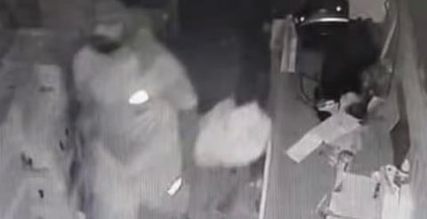 Theft : ഓണത്തിന് ബിവറേജസ് ഓട്ട്ലെറ്റിൽ നിന്നും മോഷ്ടിച്ചത് ചാക്ക് കണക്കിന് മദ്യം : പ്രതിയെന്ന് കരുതുന്നയാൾ പോലീസ് കസ്റ്റഡിയിൽ