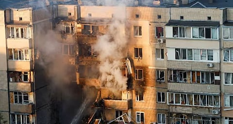 Ukraine : കൈവിലെ ഉക്രെയ്‌നിൻ്റെ കാബിനറ്റ് കെട്ടിടത്തിന് നേരെ റഷ്യൻ ആക്രമണം: ഡ്രുഷ്ബ ഓയിൽ പൈപ്പ്‌ലൈൻ ആക്രമിച്ച് ഉക്രെയ്‌ൻ
