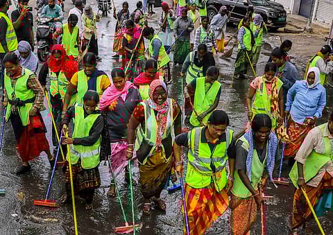 Ganesh : ഗണേശ വിഗ്രഹ നിമജ്ജനം: മഹാരാഷ്ട്രയിൽ ഉടനീളം വ്യത്യസ്ത സംഭവങ്ങളിലായി 9 പേർ മുങ്ങി മരിച്ചു, 12 പേരെ കാണാതായി