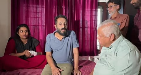 NM Vijayan : 'NM വിജയൻ്റെ കുടുംബത്തിൻ്റെ സാമ്പത്തിക ബാധ്യത ഏറ്റെടുക്കാൻ CPM തയ്യാർ': ആശുപത്രിയിൽ എത്തി പത്മജയെ കണ്ട് MV ജയരാജൻ