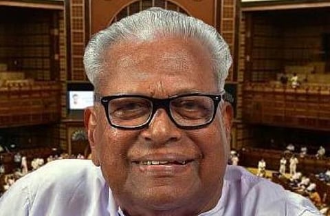 Kerala Assembly : 'ഒരു നൂറ്റാണ്ട് കാലം ജനകീയ വിഷയങ്ങൾ ഏറ്റെടുത്ത് നടപ്പാക്കിയ അനിഷേധ്യ നേതാവ്': വി എസിനെ ആദരിച്ച് നിയമസഭ