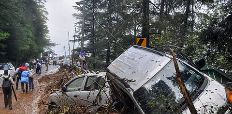 Rain : ഹിമാചൽ പ്രദേശിലും ഉത്തരാഖണ്ഡിലും നാശം വിതച്ച് മഴ : ആശ്വാസത്തിൻ്റെ പാത വിദൂരം