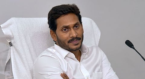 Andhra CM : 'ആന്ധ്ര മുഖ്യമന്ത്രി പാവപ്പെട്ട സ്ത്രീകൾക്ക് അനുവദിച്ച ഭവന പ്ലോട്ടുകൾ റദ്ദാക്കി അവരെ വഞ്ചിക്കുന്നു': ജഗൻ മോഹൻ റെഡ്ഡി
