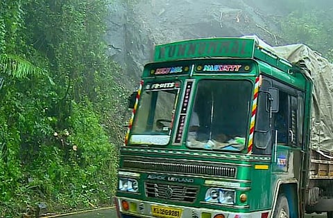 Thamarassery Churam : താമരശ്ശേരി ചുരത്തിലെ അപകടകരമായ കല്ലുകൾ മാറ്റാൻ നടപടി