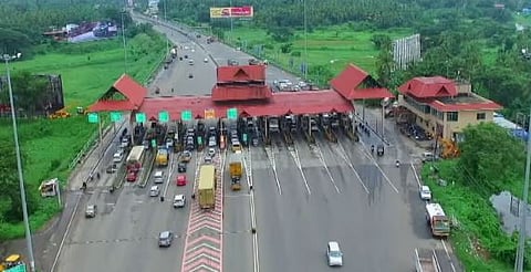 Paliyekkara Toll Plaza issue on HC
