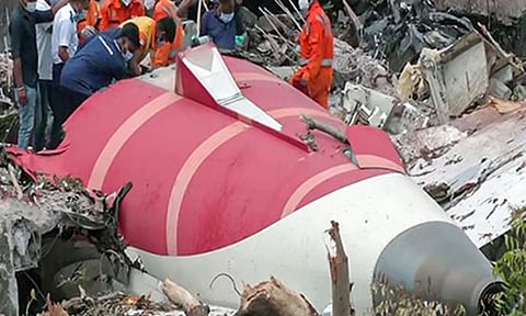 Air India : 'പൈലറ്റിൻ്റെ പിഴവെന്ന പ്രചാരണം ദൗർഭാഗ്യകരം' : അഹമ്മദാബാദ് വിമാന ദുരന്തത്തിൽ കോടതിയുടെ മേൽനോട്ടത്തിൽ അന്വേഷണം ആവശ്യപ്പെട്ടുള്ള ഹർജിയിൽ കേന്ദ്രത്തിനടക്കം സുപ്രീംകോടതിയുടെ നോട്ടീസ്