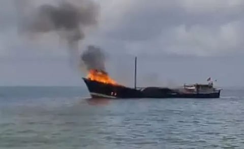 Ship : നങ്കൂരമിട്ടിരുന്ന കപ്പലിന് തീപിടിച്ചു : ഗുജറാത്തിലെ സുഭാഷ് നഗർ ജെട്ടിയിലേക്ക് കുതിച്ച് ഫയർഫോഴ്‌സ്