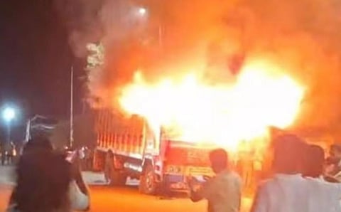 Beef : കർണാടകയിൽ ബീഫ് കൊണ്ടു പോയ ട്രക്ക് കത്തിച്ച് ജനക്കൂട്ടം : 9 പേർ അറസ്റ്റിൽ