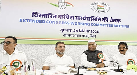 CWC : ബിഹാർ തെരഞ്ഞെടുപ്പ്, വോട്ട് ചോറി : കോൺഗ്രസ് CWC യോഗം ചേർന്നു