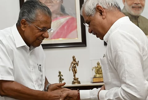 CM : മുഖ്യമന്ത്രി ഇന്ന് രാജ്ഭവനിൽ : ശശി തരൂർ MPക്കൊപ്പം 'രാജ്ഹംസി'ൻ്റെ പ്രകാശനം നിർവ്വഹിക്കും