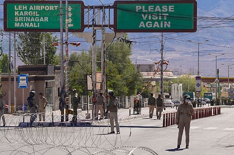 Ladakh violence : ലഡാക്ക് അക്രമം : സുരക്ഷാ സാഹചര്യം അവലോകനം ചെയ്ത് ലഫ്റ്റനൻ്റ് ഗവർണർ
