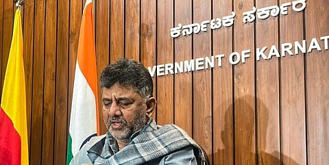 Pothole : 'എല്ലാം തെറ്റാണ്': കോളേജ് വിദ്യാർത്ഥി മരിച്ചതിന് കാരണം റോഡിലെ കുഴിയാണെന്ന BJPയുടെ വാദം തള്ളി DK ശിവകുമാർ