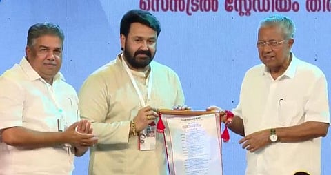 അഭിനയ യാത്രയിൽ മോഹൻലാൽ പകർത്തിയത് മലയാളിയുടെ ജീവിതമെന്ന് മുഖ്യമന്ത്രി; ഫാൽക്കെ അവാർഡ് ജേതാവായ മോഹൻലാലിനെ ആദരിച്ച് സംസ്ഥാന സർക്കാർ 